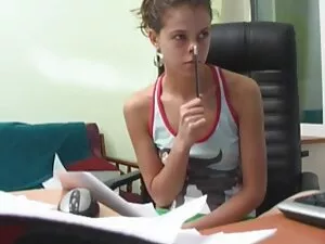 چند همسر مرد در ساحل ...