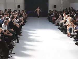 دوربین گربه او را دو ...