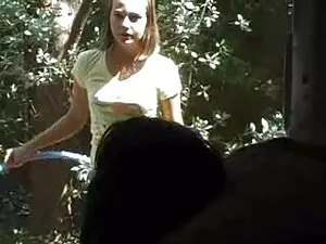 بچه هایی که کنار آنه ...